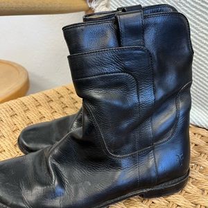 Woman Frye black bootie size 9, EUC